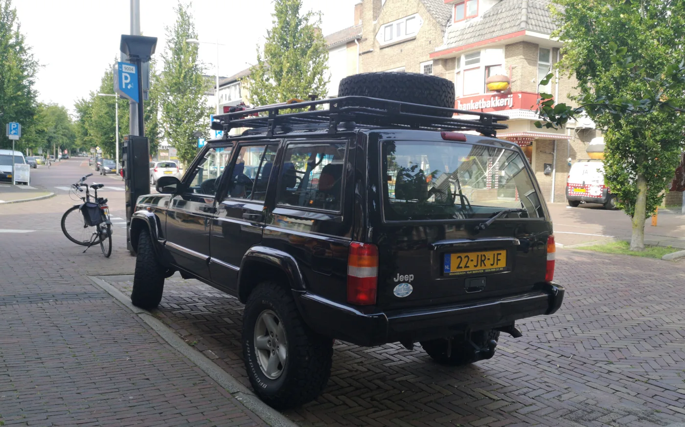 Jeep Cherokee XJ visto de frente