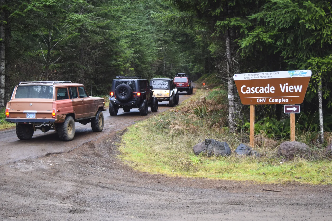 Cherokee XJ en un sendero de tierra (Shotgun Creek OHV)