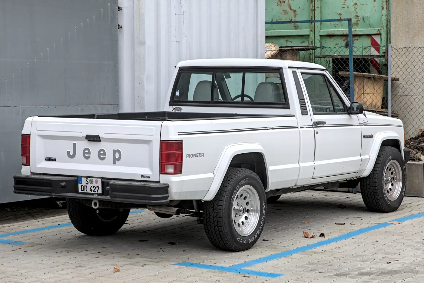 La pick-up Jeep Comanche (MJ), derivada de la plataforma del XJ