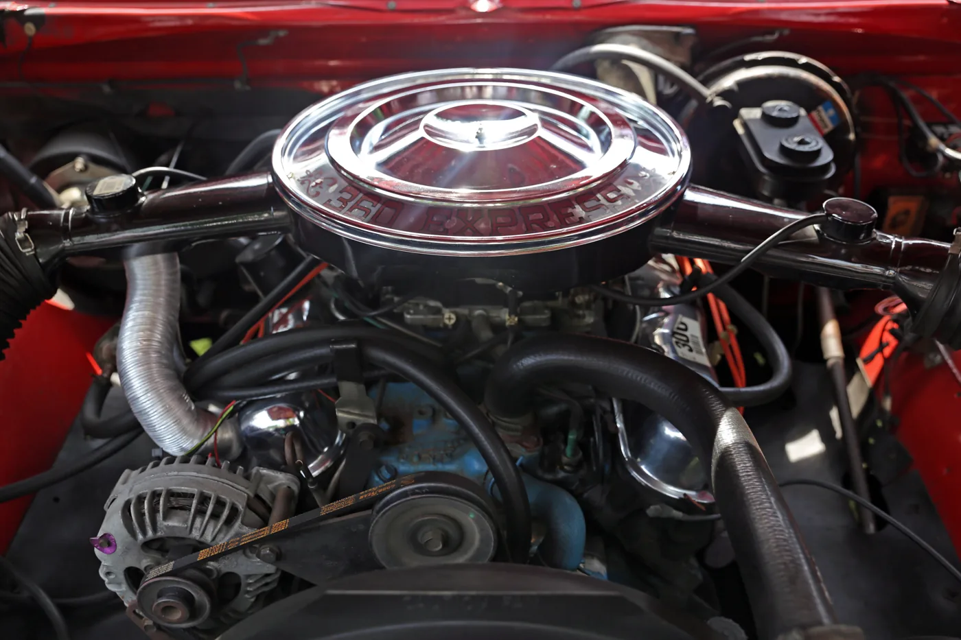 Un V8 Chrysler de bloque chico (LA 360), la familia de la que evolucionaron los Magnum